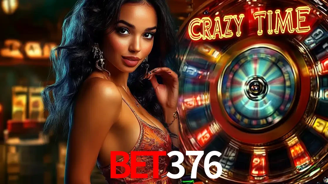 Mulher elegante ao lado da vibrante roda da fortuna do jogo de cassino ao vivo Crazy Time, um dos game shows mais populares e cheios de prêmios do bet376.